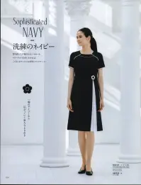 ユーファクトリー M53121 ワンピース MARY QUANT × U-FACTORY コラボ商品洗練されたディテールでネイビーを刷新マリークヮントとして初めてのネイビーカラーをベースにしたコレクション。コントラストを効かせた色使いやデイジーのバックル、アシンメトリーデザインなどで、ネイビーに気品と華やぎをプラス。安心をサポートする抗ウイルス（ケミタックV）付き。●安心をサポートする、抗ウイルス＆抗菌加工ウェア「Chemitac®V（ケミタック®V）」繊維上に付着した特定のウイルスの表層タンパク質を変質・分解することにより不活化させ、数を減少させま。また、ニオイの原因となる繊維上の菌の増殖を抑制し、防臭効果を発揮します。洗濯50回後も効果が持続することが試験により確認されています。ケミタック®Vは、帝人フロンティアの特殊加工技術による抗菌防臭、抗ウイルス加工です。●Whats MARY QUANT？■60年代の流行の発信地ロンドンチェルシーが出発点「MARY QUANT」は、デザインのマリー・クヮントと後の夫アレキサンダー・プランケット・グリーンが、友人とともにロンドンに開店したブティック「バザー」が始まり。マリーの自由な開発から生まれる服が、多くの若者やセレブを魅了しました。■ミニスカートを世に送り出し女性の社会進出にも貢献古いルールに縛られないマリーのデザインは、当時のイギリスのストリート文化と相まって、モッズルックというファッションスタイルの先駆けに。1950年代に発表したミニスカートは世界的なブームとなり、女性の社会進出の象徴とも捉えられるようになりました。■落書きから偶然生まれたデイジーのアイコン「MARY QUANT」を象徴するデイジーのアイコン。これは初めからあった訳ではなく、マリーが服のデザイン画にいたずら描きしているうちに生まれ、後にトレードマークとして定着したのです。■メイクもファッションの一部。その考えから化粧品の販売へ1966年には、頭からつま先までトータルコーディネートしたい、との考えからコスメティクスも発売。ファッションの考え方を取り入れたメーク用品が世界中で反響を呼び、特に日本で大人気を博しました。■日本から受けた多大なインスピレーション1972年以来、幾度も日本を訪れているマリー。着物の美しさや心のこもったおもてなし、繊細な和食の盛りつけなど、「マリークヮント」は日本の多くのものにインスパイアされています。 関連情報 カタログ 154ページ