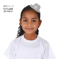 アーテック 18991 キラキラ帽子付カチューシャ シルバー ミニサイズなのに主役級！華やかカチューシャ！キラキラのミニ帽子がちょこんと乗った、かわいらしい子供向けカチューシャです。スパンコールが光を反射し、ハロウィン、ダンス発表会、パーティーなどの衣装にぴったりな華やかアクセサリーです。カチューシャタイプでしっかり固定でき、動きのある場面でもズレにくく安心です。シンプルな服装でも、これ一つで印象がぐっと華やかに！カラーバリエーションが豊富なので、チームやグループで色を揃えての使用にもおすすめです。お使いのモニター設定、お部屋の照明等により実際の商品と色味が異なる場合がございます。※この商品はご注文後のキャンセル、返品及び交換は出来ませんのでご注意下さい。※なお、この商品のお支払方法は、前払いにて承り、ご入金確認後の手配となります。 関連情報 カタログ 441ページ