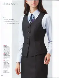 カーシー EAV-679 ベスト 美スラッとSuits PureS字ラインで着やせ！白いブラウスで清潔に！新しい”美スラッと”で、ピュアな魅力が花開く。1サイズスマートに見せるパネルテクニックと、クラフトワークの技術で描く花びらモチーフの女らしいデザイン。引き締まったウエストラインやヒップラインのかっこよさ、洗練されたスタイルが際立つ清潔な美しさ、いつも軽やかに動ける着心地のよさ。そのすべてが、働く女性の毎日をピュアに彩ります。清楚でスマート！理想の体型をつくる、14面体のパネルテクニック。締めつけ感が全くないのに、どの角度から見てもスマート。「美スラッと」の秘密は、ENJOY独自のパターン技術から生まれた、14面体のパネル構造にあります。ジャケットもベストも、着るだけで理想のラインに！Sラインの美しい横顔！14面体のオリジナルパターンが、横から見たシルエットを美しいS字に。まるでコルセットで整えたかのように、引き締まったボディラインを演出します。Iラインで後ろ姿をスラリ！:バックスタイルのIラインを強調して、華奢な背中を印象づけ「着痩せ」効果を実現します。Xラインで正面のメリハリ強調！:フロントのXライン切り替えが、ウエストのくびれを強調し、女らしいメリハリを演出。着るだけで細く見える「着痩せ」効果を実現しました。ワンタッチで簡単、キレイ！スカーフループ:スカーフを衿元のループに通すだけで、華やかなスタイリングが完成。きゅうくつ感を感じることなく、簡単におしゃれが楽しめます。すっきり女性らしい、バーズアイの質感が新鮮！:めざしたのは、すっきり細く見える、バーズアイの質感。ミックス間を追求しながらも、繊細ですっきりした色と柄にこだわり、女性らしい清楚なデザインの魅力を引き出します。クラフトワークの技術でスリットを花びらのようにデザイン。ディテールも美しい洗練のベスト。こだわりの素材を活かした充実機能。緻密な仕立て、上質な着心地が体感できます。知的な魅力を引き出す、繊細な色と柄。痩せて見えるパーズアイを追求し、ミックス感を持ちながらも、繊細ですっきりとした織り柄とカラーが特徴。高品質素材「トレヴィラ」の糸と組み合わせることで、柔らかで女性らしい質感を実現しました。ナチュラルなストレッチ感、お手入れの手軽さもうれしいENJOYオリジナル素材です。ブルーの裏地と艶のあるボタンでクラス感アップ。裏地は、爽やかなブルー。ボタンは、艶感のある素材を選び落ち着きと上品な女らしさを演出しています。※19号は受注生産になります。※受注生産品につきましては、ご注文後のキャンセル、返品及び他の商品との交換、色・サイズ交換が出来ませんのでご注意ください。※受注生産品のお支払い方法は、先振込（代金引換以外）にて承り、ご入金確認後の手配となります。 関連情報 カタログ 24ページ