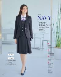 カーシー EWB928 シャツブラウス（長袖） ストレッチ性のあるスタンダードなシャツカラー。【SHADE DOBBY CLOTH（シェードドビークロス）】透けにくく、柔らかな風合い。極細のポリエステル糸を使用した表情豊かなドビー織のストレッチ素材。フルダル糸を使用しているので防透性やUVカット性にも優れています。また、裏側を適度な凹凸感がある組織にしているのでべたつき感がなく、快適な着心地のENJOYオリジナル素材です。●バストケアピッチ…胸元からインナーが見えないよう、ボタンの間隔を調整。胸元の悩みをスマートに解消。●ヨコストレッチ●動きやすい袖（ARM360°）…パソコン入力や電話対応など、腕を前に出す動作がスムーズに。●消臭テープ（脇下）…ニオイを防ぐ消臭テープ付き。気になる汗のニオイも心配なし。●スカーフループ® …スカーフをループに通すだけできれいな形が完成。首に巻かないので快適です。※スカーフループ®はカーシーカシマ（株）の登録商標です。※19号は受注生産になります。※受注生産品につきましては、ご注文後のキャンセル、返品及び他の商品との交換、色・サイズ交換が出来ませんのでご注意ください。※受注生産品のお支払い方法は、先振込（代金引換以外）にて承り、ご入金確認後の手配となります。 関連情報 カタログ 17ページ