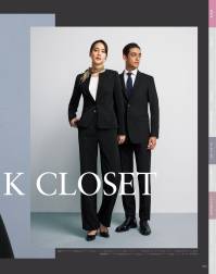 カーシー NAL048 ワイドパンツ THE BLACK CLOSET（ザ ブラック クローゼット）ブラックスーツの新しい常識スタイリッシュだけではない、アイテムの組み合わせ次第で、マニッシュにもフェミニンにも、幅広い印象を表現できる「THE BLACK CLOSET」。選べる丈感やシルエットといったデザインをはじめ、機能性や快適さを追求した9つのアイテムでブラックコーディネートの「新しい常識」をご提案します。【ESSENTIAL TWILL（エッセンシャルツイル）】水や皮脂汚れがつきにくい2wayストレッチの快適素材2wayストレッチによるストレスフリーな着心地が魅力。ポリエステルの異なる縮みの糸を張り合わせることでストレッチ性を実現。経年劣化の心配がありません。また、一般的に染色加工場の使用廃水は公共の汚水処理施設に送り浄化しますが、環境に配慮し、染色加工場内でバクテリアを使用して汚水を浄化するシステムを採用しています。ハンドマーク防止加工も施しているので、水や皮脂汚れがつきにくく、落ちやすい素材です。●後ろ脇ゴム…ゴムを見せずにウエストを美しく。外から見てもゴムのシワがわかりにくいシークレット仕様。座ったとき、お腹まわりを圧迫することなく、フロント部分をすっきり見せます。●すべり止めテープ…ウエストインがきれいに決まる。ブラウスがずりあがりにくく、着くずれを防止。●大容量ポケット…スマートフォンもすっぽり入る大きめサイズ●3段カン…調整可能でウエストにすんなりフィット。ホックはウエストサイズに合わせて調整が可能。●打ち込み式ホック…負担がかかりやすいホック部分の耐久性を大幅にアップ。●裾上げしても美シルエットをキープ…丈の長さが変わってもシルエットはそのまま。※身長にあわせて丈詰めできます。※この商品は股下フリーのため、着用するには丈詰めが必要です。※23号は受注生産になります。※受注生産品につきましては、ご注文後のキャンセル、返品及び他の商品との交換、色・サイズ交換が出来ませんのでご注意ください。※受注生産品のお支払い方法は、先振込（代金引換以外）にて承り、ご入金確認後の手配となります。 関連情報 カタログ 24ページ