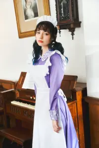 クリアストーン 4560320893479 Moon Talk ヴィオレットロングメイド 女の子が満足するガーリーを追求したMoonTalkシリーズ。ロング丈のクラシカルなメイドコスチューム。アンティーク風なレースをふんだんに使用。襟と袖のカフスはレースを重ねた透け感が美しいです。※生産時期やロット、デザインによって、多少サイズ・色・柄が異なる場合があります。摩擦や水濡れにより色移りする恐れがありますのでご注意ください。※商品画像は可能な限り実物の色に近づくよう調整しておりますが、お使いのモニター設定、お部屋の照明等により実際の商品と色味が異なって見える場合がございます。又、同じ商品の画像でも、撮影環境によって画像の色に差異が生じる場合がございます。※この商品はご注文後のキャンセル、返品及び交換は出来ませんのでご注意下さい。※なお、この商品のお支払方法は、前払いにて承り、ご入金確認後の手配となります。 関連情報 カタログ 79ページ