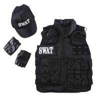 クリアストーン 4560320909316 HW COSCHU！ SWAT オリジナルプリントのSWATの文字がクールな3点セット。重厚感のあるガッチリしたベストはしっかりとした作り。襟ぐりは綿入りでクッション性があります。ベスト脇のアジャスターでサイズ調整が可能。胸や背中には面ファスナー付いているのでSWATのワッペン位置を変更できます。合皮素材の本格的グローブ付き。※生産時期やロット、デザインによって、多少サイズ・色・柄・仕様が異なる場合があります。摩擦や水濡れにより色移りする恐れがありますのでご注意ください。※商品画像は可能な限り実物の色に近づくよう調整しておりますが、お使いのモニター設定、お部屋の照明等により実際の商品と色味が異なって見える場合がございます。又、同じ商品の画像でも、撮影環境によって画像の色に差異が生じる場合がございます。※この商品はご注文後のキャンセル、返品及び交換は出来ませんのでご注意下さい。※なお、この商品のお支払方法は、前払いにて承り、ご入金確認後の手配となります。 関連情報 カタログ 257ページ