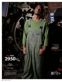 クレヒフク 2950 サロペット 2950 ヒッコリーストライプ サロペット（オーバーオール）ワーク×カジュアルを両立するサロペット。丈夫な綿100％ヒッコリー生地を使用し、股下は80cmの動きやすい設計。ハンマーループやメジャーポケットなど多機能収納で、作業現場からタウンユースまでタフで気楽な着用体験を提供します。特徴・視覚的にすっきり見える細ピッチのヒッコリーストライプ・胸ポケットはペン差し＋小物ポケット付きで実用的・着脱しやすいサイドボタン仕様・道具が安定するハンマーループ（左側）・メジャー収納に便利なメジャーポケット（右側）・ベルトループでサイズ微調整が容易・カジュアルコーデにも馴染むオーバーオール・ワークスタイル仕様・品番:2950・カラー:375 ヒッコリー・サイズ:S～6L（股下:80cm）・参考質量:約0.79kg（L相当） 関連情報 カタログ 5ページ