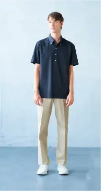 ナガイレーベン CWF-2642 オーバーシャツ（男性用） CWF-2642 オーバーシャツ（男性用）CARE CREW   BY MINAKO YOKOMORI きりっとオーバーシャツ。適度なハリ感のあるオーバーシャツは第一ボタンのないオープンボタンダウン。街着感覚のシックな杢（モク）染めは、汗ジミも透けも比較的しにくいです。サイドポケット付き。吸汗速乾素材で、汗をかいても乾きが早くさらっとした肌触りです。防シワ性も高く、ノーアイロンでも布帛のようなきりっと感があってきれいです。ワープニット●特殊なワープニット構造により、すばやく汗を拡散し、蒸れにくい素材です。●極めて高い伸縮性能により、運動機能をサポートするとともに、快適な着用感を提供します。●特殊仕上により吸水、防汚効果を付加しています。●業務用洗濯にも耐えうる形態安定素材です。 関連情報 カタログ 12ページ