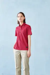 ナガイレーベン CWF-2647 オーバーシャツ（女性用） CARE CREW   BY MINAKO YOKOMORI   きりっとオーバーシャツ。適度なハリ感のあるオーバーシャツは第一ボタンのないオープンボタンダウン。街着感覚のシックな杢（モク）染めは、汗ジミも透けも比較的しにくいです。サイドポケット付き。吸汗速乾素材で、汗をかいても乾きが早くさらっとした肌触りです。防シワ性も高く、ノーアイロンでも布帛のようなきりっと感があってきれいです。ワープニット●特殊なワープニット構造により、すばやく汗を拡散し、蒸れにくい素材です。●極めて高い伸縮性能により、運動機能をサポートするとともに、快適な着用感を提供します。●特殊仕上により吸水、防汚効果を付加しています。●業務用洗濯にも耐えうる形態安定素材です。 関連情報 カタログ 13ページ