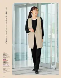 神馬本店 WN60B バイカラージョーゼットブラウス WN60B バイカラージョーゼットブラウスしなやかに品格、優美さを実現。洗練配色+タックのバイカラージョーゼットブラウスは、アイボリー、ライトグレー、ブラック、ミッドナイトブルーをイメージしたネイビーの4カラー展開。シーンに応じて一枚でもジャケットインでもOK。アウターにはミッドナイトブルーをイメージした新色ネイビーが登場！どんなカラーとも好相性で、ワントーンでまとめるトーンオントーンコーディネートもおしゃれに。環境に優しく、ソフトな着心地のサスティナブルな軽快ニット素材です。◎ソフトなジョーゼット素材軽く、しなやかなストレッチ性のある着心地の良さが特徴。上質なジョーゼット組織で、マットな表面感が上品な印象。とろみのある、ほどよいドレープ感と適度な反発感が美しいシルエットを生み出します。シワにもなりにくく安心！■形状特長・クリップホール右の肩線の首寄りにスカーフクリップ用のホール付き。すっと差し込んでとめる手軽さで軽やかに。・小粋な配色カフス袖口の配色仕立てで洗練された雰囲気に。ライトグレーとアイボリーは配色カラーつき。ボタンが2個付いてサイズ調整可能。・衿元スナップボタン＆比翼仕立て襟元をスナップボタンにし、前立てを二重にした比翼仕立てだから、仕事中にボタンが引っ掛かることなく見た目もスッキリ。さらにボタン間隔を短くしてエチケットもバッチリ。・後ろペプラムデザイン後ろが裾広がりになった女性らしいデザイン。ウエストを細く見せるスタイルアップ効果と、腰まわりの体型カバーも。絶妙な位置で切り替えたペプラム仕様でオシャレでフェミニンな印象に。※この製品は、他の製品に色移りすることがありますので、単独洗いの上、洗濯表示と注意事項をご確認ください。※「1ネイビー」「7ブラック」は襟に、「2ライトグレー」「6アイボリー」は襟と袖口に配色のあるデザインです。※19号は受注生産になります。※受注生産品につきましては、ご注文後のキャンセル、返品及び他の商品との交換、色・サイズ交換が出来ませんのでご注意ください。※受注生産品のお支払い方法は、前払いにて承り、ご入金確認後の手配となります。 関連情報 カタログ 10ページ
