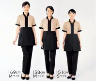 シロタ E-3163 ジャケット 働く女性たちの声から生まれた服。美しさと機能性を両立させた理想のユニフォーム。計算された秀逸バランス足をスラリと長く見せる高めのウエストライン、知的なスタンドカラー、そして絶妙なブラックの配色、その全てが計算され秀逸なバランス。ブラックのパンツを併せればパーフェクトなトータルコーディネートが完成。気品あるキャメルベージュの美しい色合いが際立つエレガントな一着です。なめらかストレッチなめらかストレッチは透けにくく、ストレッチ性のある素材のため、働く女性にぴったり。生地に使用している「セオアルファ」は、綿に比べ優れた吸汗性と速乾性を有しています。またフルダン糸を使用しているため、衣服内に光を通しにくく、淡い色で感じる下着の透けの不安も軽減します。糸の一部に制電性繊維を使用しているので、静電気も抑えられます。素材表面と裏面にそれぞれの機能を発揮します。 関連情報 カタログ 285ページ