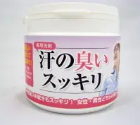 泥スッキリ本舗 ANS450 汗の臭いスッキリ（450ｇ） 『汗のニオイ 専用洗剤』臭いの原因菌を洗浄・除菌・抗菌で簡単解決こんなことでお悩みではありませんか？・肌着のニオイがとれない。・枕カバーが汗臭い。・洗濯したのにニオイが残っている。・シーツから何やら臭う。普段の洗剤と混ぜて洗濯するだけでカンタン消臭洗濯物の臭いの原因は、「雑菌のしわざ」って知ってましたか？ 衣類に付いた臭い、洗濯後の臭いの原因は、洗濯では取れきれなかった汚れや雑菌が臭いを発生させるからです。内容量 1個 450g 1回20gで約22回使えます。★★★使い方はカンタン4ステップ★★★STEP1:本品20ｇをぬるま湯（30～40℃）5～10リットルに良く溶かします。STEP2:衣類を10分前後浸け置きしておきます。（とても臭い場合は1時間ほど）STEP3:浸け置き後、洗剤を浸透させるため、衣類を手で優しく広げたり縮めると効果的です。STEP4:洗濯機でお洗濯してください。洗剤液はそのまま洗濯機へ入れてください。★★★汗の臭いすっきりをお使いのお客様の声★★★【購入前のお悩みは？】 枕やシーツに付いているニオイ？が洗濯してもなかなかとれませんでした。 【実際に使ってみていかがでしたでしょうか？】 一回の洗濯で済みました。【購入前のお悩みは？】 枕の臭い黄ばみ、しばらく着ていないTシャツを久々にタンスから出して着ようとした時の臭い、息子の汗くささ【実際に使ってみていかがでしたでしょうか？】 臭いはとれましたが、汚れ（黄ばみ）がもっと落ちると嬉しいです。【購入前のお悩みは？】 下着、枕カバー、シーツは毎回つけ置きで別洗いしていました。【実際に使ってみていかがでしたでしょうか？】 洗たくしても、臭いをかぐのに多少抵抗があったのですが、他の洗たく物と同じあつかいが出来てうれしいです。●汗の臭いとは・・・ 皮膚の汗腺そばの皮脂腺から出る脂肪酸が黄色ブドウ球菌により 酸化したり発酵することで出来る臭い（ノネナール）が原因とされております。 また、加齢に伴い、体の抗酸化力が低下するに応じて大量に発生し、汗の臭いの原因となります。●汗の臭いスッキリの効果とは？  原因因子とされる、黄色ブドウ球菌を強力に「洗浄・除菌・抗菌」する事により汗の臭いの発生を防ぎます。 また、抗菌効果により黄色ブドウ球菌の発生しにくくさせます。もちろん汗の臭い以外（靴下、生臭いタオル、枕、シーツなど）の臭いもとれます。しかも、大腸菌・黄色ブドウ球菌などの雑菌を除菌・抗菌しますのでご年配の方から、お子様など幅広い方にお役立てできる商品です。 女性・男性どちらの臭いにも効果的です。 関連情報 カタログ 5ページ