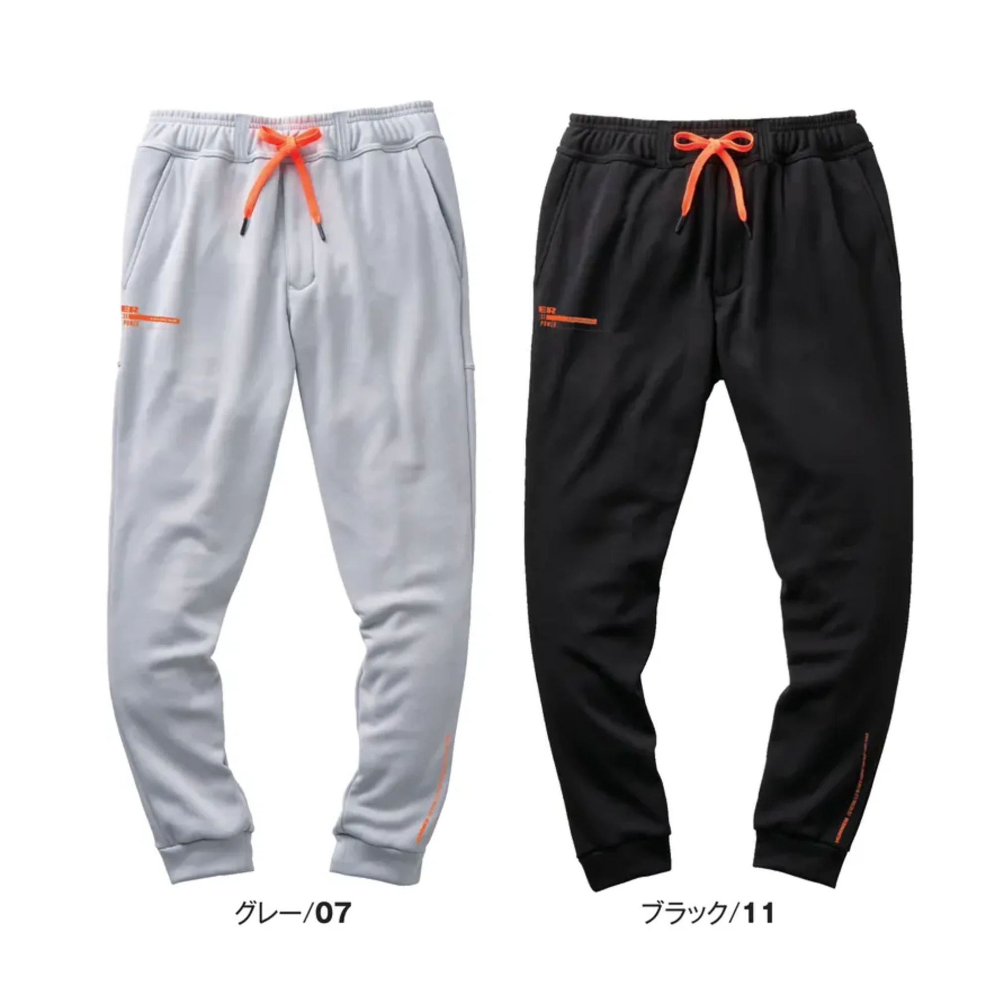 アタックベース 39582 HUMMER 裏シャギースウェットパンツ 39582 HUMMER 裏シャギースウェットパンツ柔らかな裏シャギー素材で暖かく、ストレッチ性に優れたスウェットパンツ。冬場でも動きやすく快適で、ワークシーンにもリラックスシーンにもマッチします。ドローストリング付きのウエスト仕様と、ポケットを備えた実用的なデザインで毎日使える万能アイテムです。まるで着る毛布のようなふんわりとした暖かさで、寒い季節を快適にサポートします。特徴・裏シャギー素材で高い保温性を確保・4WAYストレッチで快適な動作をサポート・ウエストはゴムとドローストリング、さらにベルトループで調整可能・右側ファスナーポケット付きで収納性アップ・裾リブ仕様で足元もすっきりフィット仕様・品番:39582・カラー:グレー/07、ブラック/11・サイズ:S～5L