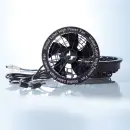 アタックベース RD9530H 24VファンセットGL-1 Global Label RD9530H 24Vスピンロックファン GL-1わずか89gの超軽量コンパクト設計ながら、最大風量約6.0m3/min（約100ℓ/sec）の強力な冷却性能を実現したスピンロックファンです。専用バッテリー（RD9580G）と組み合わせることで、様々な作業環境で快適な使用が可能です。特徴・スピンロックファン2個セットで効率的な空気循環を実現・最大風量約6.0m3/min（約100ℓ/sec）の強力送風・ファンの厚さ40mmのスリム設計で作業の邪魔にならない・約89gという超軽量設計で長時間の装着でも負担が少ない・24V+15V時に約15分＋約7時間の長時間稼働・15V時に約8時間、12V時に約12時間の安定稼働※ご使用になる際は24VバッテリーセットGL-1(RD9580G)と併せてご使用ください。※Japan Labelとの互換性はございません。（RD9580Gのみが使用可能です）※この商品はご注文後のキャンセル、返品及び交換は出来ませんのでご注意下さい。※なお、この商品のお支払方法は、前払いにて承り、ご入金確認後の手配となります。仕様品番:RD9530H品名:24VファンセットGL-1セット内容:スピンロックファン2個、ファンケーブル