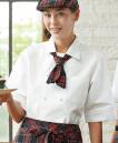KAZEN 401-47 衿付きコックシャツ シャツ感覚でカジュアル感を出した衿付きコックシャツです。清涼感のある白シャツにステッチをきかせ、コックコート風のボタンをアクセントにした技ありの一枚。軽快なスタイルがカラフルなケーキやクッキー売り場との相性もピッタリです。