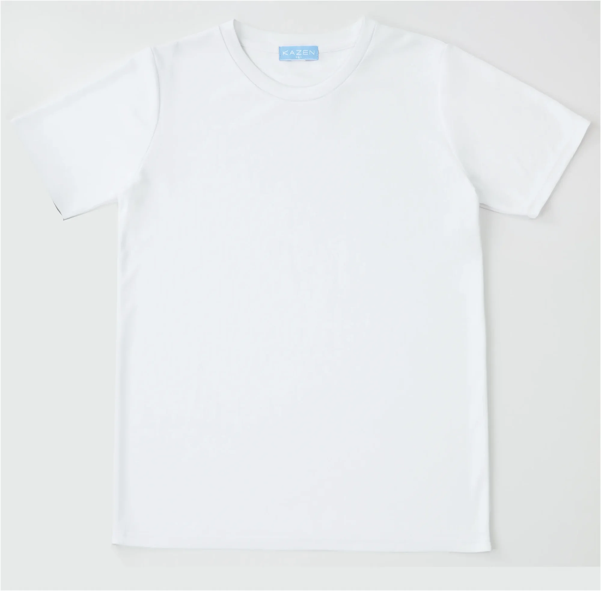KAZEN KZN219-10 Tシャツ KZN219-10 Tシャツ(男女兼用)環境に配慮した革新的なクールコア素材を採用した男女兼用Tシャツです。特殊機能構造により水分の蒸発から生まれる気化熱を利用した冷却効果で、一日中快適な着心地を実現。化学成分無配合なケミカルフリー設計で、繰り返しの洗濯でも機能が半永続的に持続する、人と環境に優しい画期的な一枚です。特徴・クールコア素材採用で気化熱による持続的な冷却効果を実現・化学成分無配合なケミカルフリー設計で肌に優しく安心・瞬間的な接触冷感ではなく恒久的な冷却機能で長時間の着用も快適・男女兼用デザインでオフィスやイベント、作業現場まで幅広く活躍・洗濯耐久性に優れ、繰り返しの洗濯でも冷却機能が持続・環境配慮型素材を使用した持続可能なアパレルで環境負荷を軽減