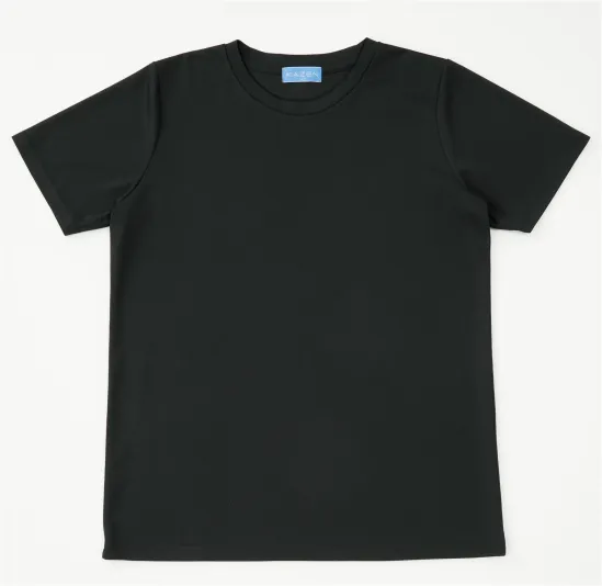 KAZEN KZN219-15 Tシャツ KZN219-15 Tシャツ(男女兼用)環境に配慮した革新的なクールコア素材を採用した男女兼用Tシャツです。特殊機能構造により水分の蒸発から生まれる気化熱を利用した冷却効果で、一日中快適な着心地を実現。化学成分無配合なケミカルフリー設計で、繰り返しの洗濯でも機能が半永続的に持続する、人と環境に優しい画期的な一枚です。特徴・クールコア素材採用で気化熱による持続的な冷却効果を実現・化学成分無配合なケミカルフリー設計で肌に優しく安心・瞬間的な接触冷感ではなく恒久的な冷却機能で長時間の着用も快適・男女兼用デザインでオフィスやイベント、作業現場まで幅広く活躍・洗濯耐久性に優れ、繰り返しの洗濯でも冷却機能が持続・環境配慮型素材を使用した持続可能なアパレルで環境負荷を軽減