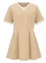 KAZEN KZN316-40 レディスチュニック KZN316-40 レディスチュニック美しいVネックと華やかなフレアシルエットが魅力的なレディスチュニックです。特殊加工技術によるコンフォートストレッチツイルを採用し、ニットのような高いストレッチ性と軽量感を実現。モダンなディテールとタイムレスなデザインで、プロフェッショナルな印象と動きやすさを両立させました。特徴・美しいVネックラインとフレアシルエットでエレガントな印象・特殊加工技術によるコンフォートストレッチツイルでニットのような柔軟性・優れたバックストレッチ性に加え、軽量感と柔らかい風合いで一日中快適・左胸に携帯・スマートフォン対応ポケット付・両腰のスリットポケットでスッキリとした印象ながらしっかり収納・ウエストから裾のフレアタックでどの角度からも美しいシルエット・後ろ中心ファスナーで着脱しやすい