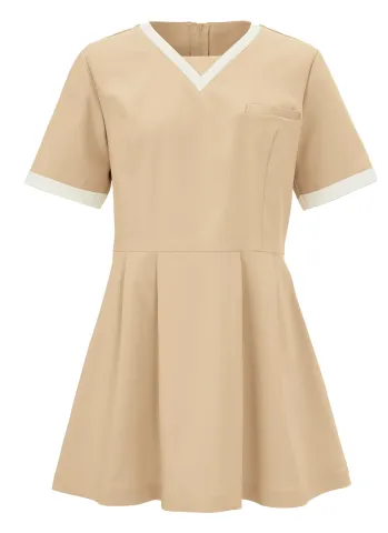 KAZEN KZN316-40 レディスチュニック KZN316-40 レディスチュニック美しいVネックと華やかなフレアシルエットが魅力的なレディスチュニックです。特殊加工技術によるコンフォートストレッチツイルを採用し、ニットのような高いストレッチ性と軽量感を実現。モダンなディテールとタイムレスなデザインで、プロフェッショナルな印象と動きやすさを両立させました。特徴・美しいVネックラインとフレアシルエットでエレガントな印象・特殊加工技術によるコンフォートストレッチツイルでニットのような柔軟性・優れたバックストレッチ性に加え、軽量感と柔らかい風合いで一日中快適・左胸に携帯・スマートフォン対応ポケット付・両腰のスリットポケットでスッキリとした印象ながらしっかり収納・ウエストから裾のフレアタックでどの角度からも美しいシルエット・後ろ中心ファスナーで着脱しやすい