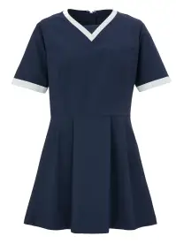 KAZEN KZN316-48 レディスチュニック KZN316-48 レディスチュニック美しいVネックと華やかなフレアシルエットが魅力的なレディスチュニックです。特殊加工技術によるコンフォートストレッチツイルを採用し、ニットのような高いストレッチ性と軽量感を実現。モダンなディテールとタイムレスなデザインで、プロフェッショナルな印象と動きやすさを両立させました。特徴・美しいVネックラインとフレアシルエットでエレガントな印象・特殊加工技術によるコンフォートストレッチツイルでニットのような柔軟性・優れたバックストレッチ性に加え、軽量感と柔らかい風合いで一日中快適・左胸に携帯・スマートフォン対応ポケット付・両腰のスリットポケットでスッキリとした印象ながらしっかり収納・ウエストから裾のフレアタックでどの角度からも美しいシルエット・後ろ中心ファスナーで着脱しやすい