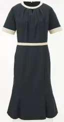 KAZEN KZN325-45 ワンピース半袖 KZN325-45 ワンピース半袖アートのような美しい曲線美が際立つエレガントマーメイドラインのワンピースです。特殊加工によるコンフォートストレッチツイル素材が、ニットのような高いストレッチ性と軽量感を実現し、一日中快適な着心地をおとどけします。特徴・アートのような曲線美とタックによる立体感のある洗練されたデザイン・ウエストの配色を高めに施し、スタイルアップ効果抜群のデザイン・女性らしさを演出するエレガントなマーメイドライン・特殊加工技術によるコンフォートストレッチツイルでニットのような伸縮性・優れたバックストレッチ性と軽量感で動きやすさを追求・柔らかい風合いで快適な着心地・スッキリとした印象でしっかり物が収納できる両腰スリットポケット・動きやすい後ろ中央ベント入り設計・バックスタイルまで美しいマーメイドライン・後ろ中心ファスナー付で着脱も簡単