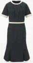 KAZEN KZN325-45 ワンピース半袖 KZN325-45 ワンピース半袖アートのような美しい曲線美が際立つエレガントマーメイドラインのワンピースです。特殊加工によるコンフォートストレッチツイル素材が、ニットのような高いストレッチ性と軽量感を実現し、一日中快適な着心地をおとどけします。特徴・アートのような曲線美とタックによる立体感のある洗練されたデザイン・ウエストの配色を高めに施し、スタイルアップ効果抜群のデザイン・女性らしさを演出するエレガントなマーメイドライン・特殊加工技術によるコンフォートストレッチツイルでニットのような伸縮性・優れたバックストレッチ性と軽量感で動きやすさを追求・柔らかい風合いで快適な着心地・スッキリとした印象でしっかり物が収納できる両腰スリットポケット・動きやすい後ろ中央ベント入り設計・バックスタイルまで美しいマーメイドライン・後ろ中心ファスナー付で着脱も簡単
