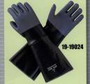 山田辰 19-19024 サーマプレーン手袋・ショートタイプ（1双売り） 耐熱耐薬品性能を兼備し、作業性の向上をバックアップ。サーマプレンは、優れた耐熱性と耐油性、そして耐薬品性能と耐水性までも兼備。ソフトなライニングにより、快適性をも持ち合わせています。手袋の長さは、45㎝と66㎝の2種類があり、スチームが発生するプロセス、高温の金属部分の取り扱い作業やそのメンテナンスでは、火傷等のケガから人体を守る、安全面に配慮した製品です。