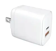 ビッグボーン TH9227 USB充電器（PD対応 20W） ビッグボーン TH9227 USB充電器（PD対応 20W）ビッグボーンのモバイルバッテリー「TH9225」（別売）に最適化されたPD対応・20W出力のUSB充電器。高出力での急速充電を可能にし、作業現場や屋外作業中の充電を効率的にサポートします。安全性を備えたコンパクト設計で、現場でも外出先でも頼れる一台です。特徴・Power Delivery（PD）規格対応で最大20W出力の急速充電が可能・ビッグボーン製モバイルバッテリーTH9225専用設計で高い相性と効率性・過電流・過電圧・過熱保護機能を搭載し、安全性に配慮・軽量・コンパクト設計で持ち運びやすく、現場やアウトドアでも活躍・スマートでシンプルなデザインで作業道具との相性も良好仕様・品番:TH9227・対応出力:最大20W（PD対応）・対応機器:ビッグボーン製モバイルバッテリー TH9225（別売）
