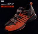 ビッグボーン ST202 シューズ（マジック タイプ） この商品は ST302 にモデルチェンジ致しました。※滑りにくい靴底ですが、油や水の多い所では気を付けてご使用下さい。※安全靴ではありません。※掲載写真は、10 レッドになります。