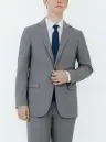 ボストン 11136-94 ジャケット（男性用/グレー） 真面目さも柔らかさもある淡いグレーは、洗練感漂う万能カラー淡いグレーのセットアップはすっきり上品な佇まいがあらゆるシーンで好印象。ノッチドラペル・ジャケットはスマートなフィット感。マルチタスクな業務シーンで活躍します。ややスリムなシルエットですっきりとした佇まいに。優れたストレッチ性をもつ素材で、長時間着ても疲れない設計とストレスフリーな着心地。ソフトタッチ加工で肌触りも良く、毎日着るのが楽しみになるデザインです。内側左右についたポケットとネームプレートループでマネージャークラスからF&Bまで活躍します。仕様品番:11136-94品名:ジャケット