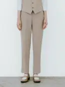 ボストン 12232-72 テーパードパンツ（女性用/ベージュ） 美脚シルエットパンツストレッチ性がある素材で、スリムなシルエットでも動きやすさ抜群。腰回りはゆったりとしながら、裾に向かって細身にしたテーパードシルエットです。後ろ脇ゴムと肘裏地付き。忙しい日もストレス軽く動けます。仕様品番:12232-72品名:テーパードパンツ
