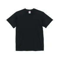 キャブ 1910-01-002 4.7オンス DTG Tシャツ インクジェットプリンタの印刷に最適。DTGマーケットの可能性に挑戦するTシャツ。【1910DTGの特長】・POINTO 01.新たに開発された、毛羽立ちの少ない生地プリントの発色の良さや再現性を高めるカギの一つが「生地表面の凹凸の少なさ」。繊維長が長く毛羽の少ないハイグレードな「コーマ糸」を使用することで、プリントがのりやすい生地となっています。また、プリント実験を繰り返し、発色がよく再現性の高い生地厚と編み目の組合せを発見。インクジェットプリントのメリットである濃淡やグラデーションはもちろん、細かい線などを、従来より綺麗に表現することに成功しました。・POINTO 02.発色の良さをさらに高める絶妙な吸水性インクジェットプリントの際に生地に対して使用される「前処理剤」が程よく満遍なく浸透することが、プリントの発色や再現性を高めるうえでとても重要です。吸い過ぎず弾き過ぎない絶妙な吸水性の生地に前処理剤がしっかり吸着することで、その上のインクがきれいに発色します。※「ホワイト」は「1910-01-001」に掲載しております。※この商品はご注文後のキャンセル、返品及び交換は出来ませんのでご注意下さい。※なお、この商品のお支払方法は、先振込(代金引換以外)にて承り、ご入金確認後の手配となります。