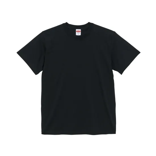 キャブ 1910-01-002 4.7オンス DTG Tシャツ インクジェットプリンタの印刷に最適。DTGマーケットの可能性に挑戦するTシャツ。【1910DTGの特長】・POINTO 01.新たに開発された、毛羽立ちの少ない生地プリントの発色の良さや再現性を高めるカギの一つが「生地表面の凹凸の少なさ」。繊維長が長く毛羽の少ないハイグレードな「コーマ糸」を使用することで、プリントがのりやすい生地となっています。また、プリント実験を繰り返し、発色がよく再現性の高い生地厚と編み目の組合せを発見。インクジェットプリントのメリットである濃淡やグラデーションはもちろん、細かい線などを、従来より綺麗に表現することに成功しました。・POINTO 02.発色の良さをさらに高める絶妙な吸水性インクジェットプリントの際に生地に対して使用される「前処理剤」が程よく満遍なく浸透することが、プリントの発色や再現性を高めるうえでとても重要です。吸い過ぎず弾き過ぎない絶妙な吸水性の生地に前処理剤がしっかり吸着することで、その上のインクがきれいに発色します。※「ホワイト」は「1910-01-001」に掲載しております。※この商品はご注文後のキャンセル、返品及び交換は出来ませんのでご注意下さい。※なお、この商品のお支払方法は、先振込(代金引換以外)にて承り、ご入金確認後の手配となります。