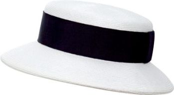 ユーファクトリー C91173 帽子 華やかに、エレガントに～ドレスアップスタイルの仕上げに欠かせないアイテム。着こなしの完成度を高める、帽子のパワー。いつもの装いに帽子をあわせるだけでいきいきと際立ち、女性のエレガントさを引き出してくれます。水濡れは厳禁です。濡れた場合は直ちに柔らかい布などで拭き取ってください。製品のクリーニングはできません。ご注意ください。 【日頃のケア】帽子はクリーニングできません。けれど毎日着用するもの。ほおっておくと不潔なばかりか、汗染みが残ってしまいます。日頃からこまめにお手入れすることが、帽子を永く、美しくキープするポイントです。●額などに直接接するリボン部分は、汗やファンデーションが付きやすい場所です。汗などの汚れは、ぬるま湯で、油性の汚れは、ベンジンなどを少量含ませた布で軽くたたくようにして落とします。●雨などで濡れた場合は、すぐに柔らかい布などで拭き取り、陰干ししてください。そのままにしておくと、シミや型くずれの原因になります。●知らず知らずにホコリは付いています。ソフトなブラシで、優しくブラッシングするように心がけましょう。こまめなケアが帽子をきれいに保ちます。【防止の取り扱いおよび注意事項】●ユー・ファクトリーの帽子には全てコームを取り付けています。帽子のサイズが大きくて合わない場合のずれ防止や、屋外でのカゼ対策に効果的。●着用環境や時間と共におきる「日焼け」「黄ばみ」などの変色は、どうしても避けられません。その点を十分ご考慮のうえ、ご採用ください。●帽子は着用されなくても、保管の仕方によって、型くずれ、変色等がおきる場合があります。ご注意下さい。●染めロットにより、色ぶれが生じることがあります。ご了承下さい。【保管方法】●湿気、汚れを取り除き、防虫、防腐剤と共に、通気性の良い所で保管してください。●型くずれを防ぐために、必ず帽子の形に合った箱か袋で保管してください。●ブリムの広い帽子や、下向きの帽子は、クラウンに薄紙を詰めて、ブリムを浮かせるように保管してください。