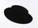 ユーファクトリー C96165 帽子 エレガンスを引き出してくれる帽子。スタイルの仕上げには欠かせないアイテムです。帽子をプラスして、着こなしの完成度を高めよう！●ユー・ファクトリーの帽子には、全てコームを取り付けております。帽子のサイズが大きくて合わない場合のずれ防止や、屋外での風対策に効果的。 ●着用環境や時間と共におきる“日焼け”“黄ばみ”などの変色は、どうしても避けられません。その点を十分ご考慮のうえ、ご採用ください。 ●帽子は着用されなくても、保管の仕方によって、型くずれ、変色等がおきる場合があります。ご注意ください。 ●染めロットにより、色ぶれが生じることがあります。ご了承ください。日頃のケア: 帽子はクリーニングできません。だけど毎日着用するもの。放っておくと不潔なばかりか、汗ジミが残ってしまいます。日頃からこまめにお手入れすることが、帽子を永く、美しくキープするポイントです。毎日気持ちよく着用していただく為のお手入れ方法をご紹介します。●額などに直接接するリボン部分は、汗やファンデーションがつきやすい場所です。汗などの汚れは、ぬるま湯で、油性の汚れはベンジンなどを少量含ませた布で軽くたたくようにして落とします。 ●雨などで濡れた場合は、すぐに柔らかい布なので拭き取り、陰干しして下さい。そのままにしておくと、シミや型くずれの原因になります。 ●知らず知らずにホコリは付いています。ソフトなブラシで、優しくブラッシングするように心がけましょう。こまめなケアが帽子をきれいに保ちます。保管方法 ●湿気、汚れを取り除き、防虫、防腐剤と共に、通気性の良い所で保管して下さい。●型くずれを防ぐために、必ず帽子の形に合った箱か袋で保管して下さい。●プリムの広い帽子や、下向きの帽子は、クラウンに薄紙を詰めて、プリムを浮かせるように保管して下さい。