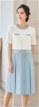 ユーファクトリー M53292 ワンピース MARY QUANT M53292 ワンピース 清涼感あふれるサマーツイード素材を使用したMARY QUANTの洗練されたワンピースです。爽やかなテクスチャーと鮮やかな彩りが織りなす上質な一着は、佇むだけで周囲に柔らかな空気感を演出します。デオドラント機能やインク汚れ対策など、快適な着用感と機能性を兼ね備えたオフィスウェアです。特徴・爽やかなサマーツイード素材を使用し、夏場でも清涼感のある着心地を実現・襟元にアクセサリー用ホールを配置し、クリップ式ブローチを決まった位置に装着可能・両脇にデオドラントテープを採用し、優れた消臭・抗菌効果で汗やニオイが気になる季節も安心・両胸のインク汚れケアポケットは袋布に超撥水生地を使用し、万一のインク漏れにも対応・後ろ中心ファスナーで着脱がスムーズ・上質なツイード素材とモダンなデザインが、オフィスでの品格と清潔感を演出