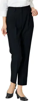 ユーファクトリー M63361 パンツ(テーパード) MARY QUANT M63361 パンツ洗練されたシルエットと快適な着心地を両立させたMARY QUANT テーパードパンツです。伸縮性に優れたストレッチ素材と、ウエストベルト内部に施されたゴム仕様により、長時間の着用でも窮屈感なく快適に過ごせます。スタイリッシュなデザインながらも動きやすさを重視した機能的な一着です。特徴・スマートな印象を与えるテーパードシルエットでスタイリッシュに着こなせる・ゴムinベルト仕様により、見た目はすっきりとしたベルトデザインながら快適な伸縮性を実現・高品質ストレッチ素材を使用し、あらゆる動きに対応する優れた伸縮性を確保・長時間の着用でも締め付け感がなく、ストレスフリーな着心地・オフィスからカジュアルシーンまで幅広く活躍するデザイン性・着座時や歩行時など、どんな動きをしても窮屈感がない絶妙な伸縮性