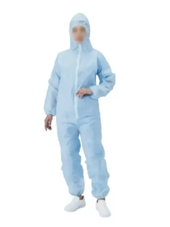 ダック FJSB フード付ジャンプスーツ ブルー（50枚入） 不織布製のフード付つなぎ服です。工場の来客者、短期アルバイト用、簡易防護服などとしてお使いいただけます。衣類への汚れ不着を防ぎ、つなぎ服型のため異物混入対策にも最適です。さらに袖口、足首にはゴム付きです。2色使用することで人員の区別等にも使用出来ます。（ホワイトFJS）★当商品は50枚入りです。