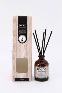 不二貿易 13921 ロッコ ディフューザー サボン 50ml（6個入） ROCCOシリーズROCCO…イタリア語で休息を意味します。ユニセックスなパッケージが特徴のシリーズで、男性にも使いやすいフレグランスです。香りも親しみやすい石鹸や、柔軟剤など柔らかい香りで揃えており、どんな場所にも使いやすい香りです。爽やかな石鹸の香り。※6個入りです。※この商品はご注文後のキャンセル、返品及び交換は出来ませんのでご注意下さい。※なお、この商品のお支払方法は、先振込（代金引換以外）にて承り、ご入金確認後の手配となります。※こちらの商品は、取り寄せに最短でも1週間程かかりますので、予めご了承ください。