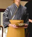 風香 SJ-4003 作務衣・上着（絣柄） 日本の伝統美を豊かに演出する。ぬくもりを感じる作務衣スタイル。カジュアルでありながらきちんとした印象をあたえ、日本の美しさを心地よく魅力的におもてなしの心にそえてお届けします。●ここが魅力！1．ユニセックス 男女兼用で着用いただけるスタイルなので、お店のイメージづくりがトータルにできて、印象ひときわ！2．アクティブ 簡単に着用でき動きやすいので、年輩の方はもちろん若い方にも好評。3．イージーケア ポリエステル100％でシワになりにくく、丸洗いOK。