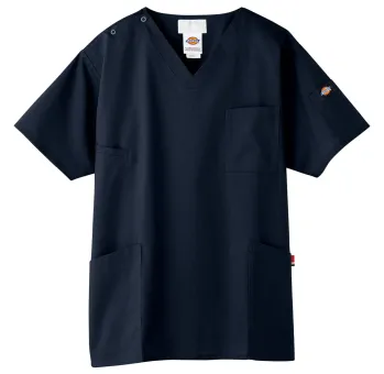 フォーク 7033SC-27 スクラブ Dickies 7033SC スクラブ医療現場のプロフェッショナルに選ばれるDickies Medicalシリーズのユニセックススクラブです。豊富なカラーバリエーションと機能的なデザインで、快適な着心地と高い実用性を両立させた医療用ウェアです。アメリカをはじめ世界中のワーカーに愛されるDickiesブランドの確かな品質をお届けします。特徴・左袖にDickiesロゴ入りポケット付きで小物収納に便利・両脇ポケットで収納力抜群の設計・伸縮性に優れたナチュラルストレッチ素材で動きやすさを実現・豊富な12色展開で職場やチームのカラーコーディネートに対応・スクラブとパンツを組み合わせたセットアップスタイルが可能。