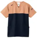 フォーク 7040SC-23 スクラブ Dickies 7040SC スクラブ ユニセックス医療現場のプロフェッショナルに選ばれるDickiesの高機能スクラブです。バイカラーデザインでスタイリッシュな印象を与えながら、動きやすさと快適性を追求。特徴・バイカラーデザインで施設内でもおしゃれに着こなせる・動きやすさを追求したストレッチ素材で長時間の着用も快適・左袖のディッキーズロゴ入りポケットでブランドアピール・携帯電話ポケットと肩ループで実用性も抜群・左胸ポケット付きで収納に便利・ユニセックスデザインで男女問わず着用可能・パンツと組み合わせてセットアップとしても着用可能仕様・素材:ポリエステル50％・綿50％