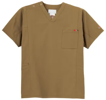 フォーク 7112SC-10 スクラブ 7112SC-10 スクラブ医療現場での動きやすさを追求したDickiesの高機能スクラブです。ストレッチ素材を採用し、長時間の着用でも快適な着心地を実現。左袖のディッキーズロゴと胸ポケットがスタイリッシュな印象を与えながら、機能性も兼ね備えた医療従事者のための一着です。特徴・ストレッチ素材で自由な動きをサポート・胸ポケットで小物の収納に便利・タブレットサイズの両腰ポケットと大きな2重ポケットで収納力抜群・左袖のディッキーズロゴがアクセント・着脱しやすいV字型首元でストレスフリー・肩部分のスナップボタンで着脱が容易・男女兼用デザインでユニセックス対応・着丈短めデザイン