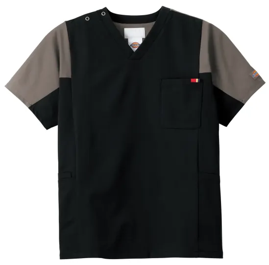フォーク 7113SC-9 スクラブ Dickies メディカル スクラブ 7113SC-9 医療現場で定評のあるDickies MEDICALシリーズのユニセックススクラブです。ストレッチ性の高い素材と機能的なポケット設計により、長時間の着用でも快適な動きやすさを実現。左袖のディッキーズロゴと胸ポケットがスタイリッシュな印象を与えながら、実用性も兼ね備えた医療従事者のための一着です。特徴・オールシーズン対応のストレッチテ素材で動きやすさを確保・左胸の便利なポケットで小物の収納に便利・左袖のディッキーズロゴがアクセントとなるスタイリッシュなデザイン・タブレットサイズの両腰ポケットを採用し、スマホや電子機器も安心して収納可能・大きな二重ポケットで小物の分別収納が可能・着丈短めデザインにこだわり、すっきりとした見た目と動きやすさを両立・腕の動作がしやすい設計で、動作楽々