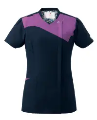 フォーク HI712-17 レディスジップスクラブ Ladies ZIP スクラブ HI712美しさと機能性を兼ね備えたレディース医療用ウェアです。動きやすさにこだわった独自のストレッチ設計と、女性らしいシルエットを実現したジップスクラブ。メイクや髪型を崩さず着脱ができる実用的なデザインです。特徴・ストレッチ素材採用で体の伸縮方向に合わせた動きやすい設計・ウエストまわりを絞ったデザインで女性らしいシルエットを演出・ジップ仕様でメイクや髪型を崩さず着脱可能・携帯電話ポケットと肩ループ付きで機能性も充実・左胸ポケットと右側の便利なループ付小分けポケットを装備・袖の動きをセーブする袖下ゴムで作業中の邪魔になりにくい・フェミニンな花柄裏地で女性らしさを表現仕様・品番:HI712・素材:ポリエステル100％・カラー:バーガンディ×リリスピンク(HI712-16)、ダークネイビー×マロウ(HI712-17)※4Lサイズは受注生産となります。ご注文後のキャンセル・返品・交換ができませんので、ご注意下さいませ。※受注生産品のお支払方法は、先振込（代金引換以外）にて承り、ご入金確認後の手配となります。