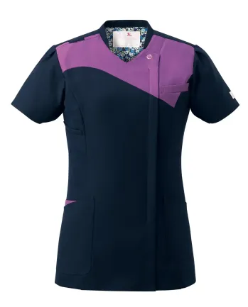 フォーク HI712-17 レディスジップスクラブ Ladies ZIP スクラブ HI712美しさと機能性を兼ね備えたレディース医療用ウェアです。動きやすさにこだわった独自のストレッチ設計と、女性らしいシルエットを実現したジップスクラブ。メイクや髪型を崩さず着脱ができる実用的なデザインです。特徴・ストレッチ素材採用で体の伸縮方向に合わせた動きやすい設計・ウエストまわりを絞ったデザインで女性らしいシルエットを演出・ジップ仕様でメイクや髪型を崩さず着脱可能・携帯電話ポケットと肩ループ付きで機能性も充実・左胸ポケットと右側の便利なループ付小分けポケットを装備・袖の動きをセーブする袖下ゴムで作業中の邪魔になりにくい・フェミニンな花柄裏地で女性らしさを表現仕様・品番:HI712・素材:ポリエステル100%・カラー:バーガンディ×リリスピンク(HI712-16)、ダークネイビー×マロウ(HI712-17)※4Lサイズは受注生産となります。ご注文後のキャンセル・返品・交換ができませんので、ご注意下さいませ。※受注生産品のお支払方法は、先振込(代金引換以外)にて承り、ご入金確認後の手配となります。