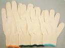 福徳産業 149 薄手純綿手袋 キャンプ用 純綿だから熱い物を触っても糸がとけない。吸汗性も抜群、キャンプに最適。小指又を下げた「三本胴編み」で手にフィット。品質の良い手袋ならやっぱり日本製。福徳産業(株)の手袋はすべて小指又を下げて編んだ「三本胴編み」です。小指又が下がったことで、より手の形に近く、フィットする手袋になりました。今までと違うフィット感！軍手はどれも同じだと思っていませんか？福徳産業の手袋は「日本製」です。安心・安全の品質だけではありません。一日仕事をしても「疲れにくい工夫」がされています。小指又を下げて編む製法「三本胴編み」小指又を下げて編むと・・・使う頻度の多い小指の指又がピッタリフィット！はめた感じが手になじみ、作業が楽になる！人の手は、小指が、人差し指・中指・薬指の3本より下にあります。福徳産業の軍手は全て小指又が下がっています。※この商品はご注文後のキャンセル、返品及び交換は出来ませんのでご注意下さい。※なお、この商品のお支払方法は、先振込（代金引換以外）にて承り、ご入金確認後の手配となります。