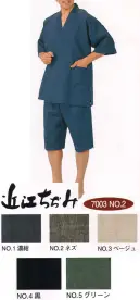 伊田繊維 1603 近江ちぢみ本麻甚平（無地）（M・L） 麻の産地として名高い近江の麻100％のちぢみ生地を使用した、夏の最高級の甚平です。麻糸はラミーという種類を用いており、このラミーの織物は古くから上布（じょうふ）と称されて愛好されてきたものです。 特徴として、以下のようなものがあります。 1．「接触冷感」「涼感」がある。天然繊維の中で、熱の伝導性が最も大きいので、体温を奪って速やかに放熱させ、肌に涼しさをもたらします。 2．天然繊維の中で最も「シャリ感」がある。繊維は張り・コシがつよく、「シャリ感」があり、汗ばんでも肌に密着せずベトつきません。 3．「吸湿、放湿性」に優れている。汗を素早く吸収し放出するため、速く乾きます。4．「洗濯性」に優れている。強い洗いにも耐え、洗濯で汚れが落ちやすく、清潔さが保持できます。また、水にぬれると繊維協力が向上するので、洗濯回数の多い夏期に適しています。 5．「上品な光沢」をもつ。まるで絹のようなしっとりとした光沢があり、優雅な雰囲気を醸し出します。 ラミーの織物は「絹麻上布（きぬあさじょうふ）」とも呼ばれる所以です。麻の織物の中でも最高級とされる「近江ちぢみ」ブランドは400年の伝統があります。その伝統の技法によって作り出された「しぼ」取り加工は、麻の硬さを和らげ、「しぼ」の凹凸で空気の層を作り、肌との接触面を少なくすることで、より一層の風通しの良さを実現しています。涼しくさらりとした肌触りはまさに日本の蒸し暑い夏に最適な生地と言えるでしょう。仕立ては袖付けから脇の部分を、昔ながらの手作業でタコ糸を丁寧に手編みしており、風通しがよく見た目にも粋を感じます。海外で作られた甚平とは違い、あくまで国産にこだわった甚平ですので、ギフトや外国の方へのお土産としても人気があります。 ※この商品はご注文後のキャンセル、返品及び交換は出来ませんのでご注意下さい。※なお、この商品のお支払方法は、先振込（代金引換以外）にて承り、ご入金確認後の手配となります。