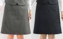 サーヴォ GSKL-1758 後ろマーメイドスカート ベーシックで着こなしやすいストライプのスカート。後ろはマーメイド型で女性らしい後姿を引き立てるパターンになっています。座った時の「つっぱり感」を解消した「ストレス・フリー」設計で、長時間座るお仕事の人に特におすすめです。ウエスト部分が可動式で伸びるので、座った時のおなかまわりの窮屈感を軽減してくれます。「明るいグレーベースにグレー＋ピンクのライン」、または「紺ベースにグレー＋ブルーのライン」を配した2色展開。 【ツイン・カラードストライプ】「明るいグレーベースにグレー＋ピンクのライン」、または「紺ベースにグレー＋ブルーのライン」を配した2色展開のストライプです。高めのウール混率とシャドーの組織感により高級感があり、また「ソロテックス」を使用しているので機能的にも優れています。グレーは女性らしく、紺はきちんと、色によって異なるイメージが演出できます。ソロテックス×ウールのミックス素材ソロテックスは高級素材のカシミアを上回るほどのなめらかでソフトな肌触り。動きを加えて「戻ろう」とする形態回復性と抜群の伸縮性でシワや型崩れの心配もなし。洗濯や乾燥の伸び縮みに強く寸法安定性にも優れています。ウール繊維の縮れが空気を含んで絡み合う高い保温効果で冬は暖かく、夏は湿気を吸収して、水分が蒸発するときに気化熱を奪うので涼しい。オールシーズン快適な着心地の素材です。※ソロテックスは帝人フロンティア（株）の素材です。