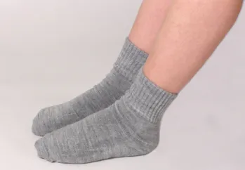 イトヤ ESTHETIQUESOCKS エステソックス はいているだけでかかと・足裏がすべすべに。不思議なくつ下、エステソックス。皮膚からの水分を逃さないように特殊保湿シートでかかと足裏をしっかり包み込みます。洗濯しても効果は持続します。遠赤外線放射セラミック練りこみせんい（カネボウマソニック）をたっぷり使用、足元あったかのウォームビズアイテムです。 ※商品の性質上・開封後またはご試着後の返品はご容赦下さい。