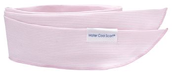 イトヤ WCS2012-CLP ウォータークールスカーフ　コードレーン　ピンク 水をたっぷり含ませて、首に着ければ蒸発クーラー！！いつでもどこでもくり返し涼感効果を発揮します！！ 暑さから回避したい全ての人に。〜暑さ対策、熱中症対策として。 ウォータークールスカーフは首に巻くことで体温を調整し暑さを和らげようとする涼感スカーフです。直射日光から首を守るとともに、ほてった体を冷やすには首の動脈を冷やすと良いとされています。あらゆるシーンに合わせて対応！お子様の熱さましにもご使用いただけます！スポーツ、マラソン、ウォーキングはもちろん、遊園地、野外コンサート、通勤通学、作業、オフィス、キッチンワークなど、長い時間の着用でも首が疲れない、さりげなくお使いいただけるデザイン。 夏色豊富なカラーバリエーション。首やおでこに巻いて爽快リフレッシュ！ 小さなお子様から大人まで、夏の暑さ対策・熱中症対策に親子柄でおそろいも楽しめる！これが話題の、あのスカーフです。◆テレビ朝日 お願い！ランキング 第1位 三冠受賞◆●ご使用方法 1．できるだけ冷たい水に10〜15分程度浸します。 2．ご購入時では吸水ポリマーが片寄って入っております。少しずつ膨らんできたら浸水状態にて吸水ポリマーが全体に行き渡るように指で軽く揉みながら膨らませて下さい。（吸水ポリマーが3層へと均等に行き渡らないと完全に膨らみません。） 3．膨張後、余分な水分をタオル等で拭き取り、首やおでこなどに着用してご使用下さい。 4．膨張後の使用前に冷蔵庫に入れて冷やすとより効果的です。 5．水分が蒸発してきますと元の膨らみの状態に戻ります。再度お使いになる時は吸水させて膨らませて下さい。 Q．膨らましたウォータークールスカーフはいつまで膨らんでいますか？A．環境温度・湿度・空気の動きにより蒸発率は異なりますが、少なくとも24時間は膨らんでおります。Q．首筋がビショビショになったりしませんか？A．膨張後タオル等でしっかりと余分な水分をふきとっていただけたら過度に濡れることはありません。Q．水しか使わないのに本当に冷たくなるの？A．吸水されたスカーフの気化熱効果を発揮するために無風よりも風にあたる環境が大切です。ご使用状態・環境により涼しさを感じる個人差はございます。Q．ウォータークールスカーフが全体的に膨らまないのですが？ A．ゆっくりと膨らむのを確認しながら内容物を全体に行き渡るように手で誘導し吸水を促して下さい。浸水中、スカーフの生地に空気を含んでいますと膨らみづらいので、揉みながら空気を抜いて下さい。Q．膨らませてから2日経ちましたが、なんだかペタンコになってしまったのですが？A．含んだ水の蒸発とともにスカーフはしぼみますので再度利用するときには水を含ませて下さい。Q．数時間使用しているとぬるくなってきちゃいますけど？A．水だけの涼感を得るスカーフですので限りはございます。ぬるくなったら再度水に浸けて下さい浸水した直後の水の涼感を得られます。Q．スカーフを洗う場合はどうしたらいいですか？A．手洗いにてお願い致します。使用洗剤は肌への影響を考慮した上で肌に優しいものをお使いください。また使用する際はよくすすぎ洗いをして商品内に洗剤が残らないようにして下さい。肌への悪影響、商品劣化の恐れがございます。洗濯機は使用しないでください。洗濯機内では、過大の吸水や衝撃により、商品の破損や洗濯機の故障の原因となります。Q．目立った破損もないのでまた来年も使えますか？また保管の仕方は？A．使用可能と思いますが、膨らみが弱くなる・時間がかかることがあります。湿った状態での保管はカビの発生等の原因となりますので、完全に乾ききってから保管いただけますようお願い致します。Q．もうスカーフとして使用しないのですが、どうやって廃棄すればいいですか？A．使用済みの吸水ポリマーは植木の土に入れて使用してみて下さい。土壌の保温に役立ちます。使用しております吸水ポリマーは、植物・環境に安全な物ですのでご安心してお使い下さい。または各市町村の指示、規制に従い破棄して下さい。