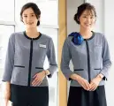 神馬本店 SS804L サマージャケット 繊細な柄を配色で引き締め。パンツもスカートもスカートもスマートな印象。EREGANCE CHIDORIのびやかでサラリ涼やか。クリーンな清潔加工で夏の快適を追求した、気品高いチルドチェックニット。着心地の軽さ、のびやかさを備え、細部にまでエレガンスを追求した小柄千鳥チェックのニット素材です。凹凸感が生むサラリ涼やかな肌ざわりで夏らしいリラックス感を演出します。夏でも安心の吸汗速乾、抗菌防臭はもちろん、高通気、透け防止、UVカットなど、働く女性にうれしい快適クリーンな機能が盛りだくさん。通気度179.0（㎤/(㎠・S)）※通気性が必要とされる夏物衣料に対する基準値は、 50（㎤/(㎠・S)）以上。(JIS-L 1096 A法)(フラジール形法)●名札ホール:左胸ポケットには名札付け用のホール付き。ペンを差しても名札がジャマになりません。●クリップホール:右肩にはスカーフクリップ用のホール付き。迷わずベストな位置でスカーフスタイルを楽しめます。●携帯も入る大きめポケット:左右ポケットともに携帯が余裕で入る大きさ。お辞儀をしても物を落としにくく安心。●袖口スリット仕上げ:袖口には腕を動かすたびに、袖裏の配色使いの黒が、スリットからチラリとのぞくアクセント。