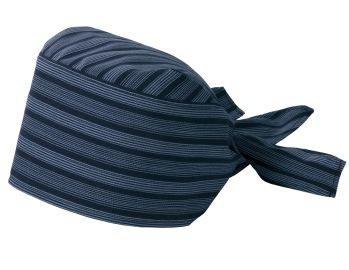 今昔草子　神馬本店 KA0070 三角巾 【滝 縞】 （神馬本店の今昔草子のアイテムです）和の新鮮。和の感性。滝のように流れる、爽やかでスマートな縞。藍をベースに、流れる滝をイメージしたストライプで和の粋を表現。上質な先染素材を使用し、見た目も着心地もワンランク上のユニフォーム。